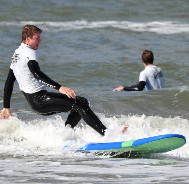 Surfen met de 3e en 4e jaars! Surfen met de 3e en 4e jaars!