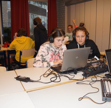 Nieuwe componisten op het Ashram College in Nieuwkoop Nieuwe componisten op het Ashram College in Nieuwkoop
