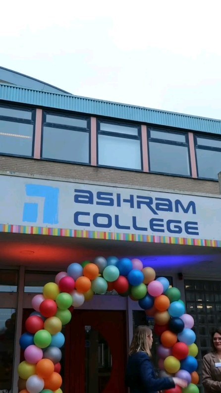 Een kijkje op de open dag van het Ashram College 2023... 📷

#ashramcollege #school #middelbareschool #opendag #openhuis #nieuweschool #alphenadrijn #alphenaandenrijn